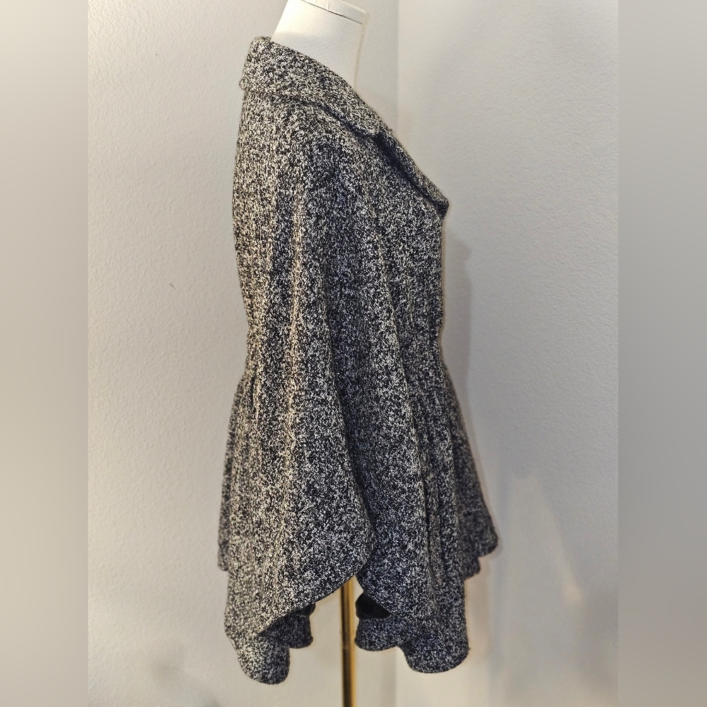 Steve Madden gray tweed adjustable cape, Size xl, brushed nickle hardware - Picture 4 of 9